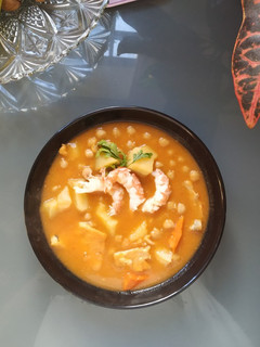 Una foto de Potaje de bacalao con langostinos