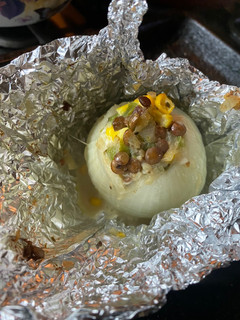 Una foto de Cebolla rellena de choclo, lentejas y muzzarella 🧅