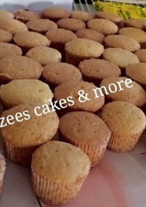 A picture of Vanilla cup cakes.