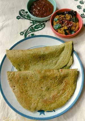 લીલી મગ ની દાળ ના પુડા (Green Moong Dal Puda Recipe In Gujarati) રેસીપી મુખ્ય ફોટો