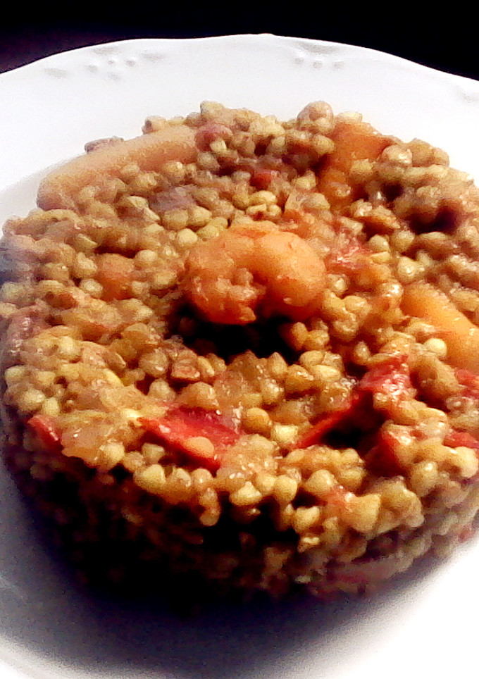 Una foto de Paella de trigo sarraceno y gambas