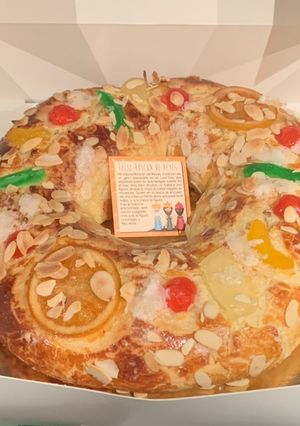 A picture of Easy Roscón de Reyes (with stand mixer or bread machine).