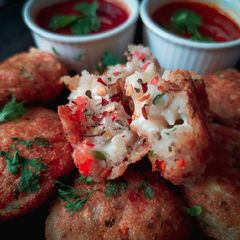 A picture of Cheese Burst Appam.