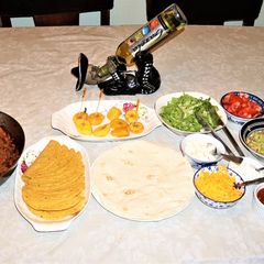 A picture of Chile con carne taco bar.