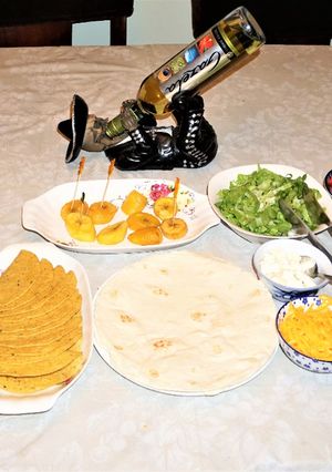 A picture of Chile con carne taco bar.