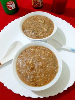 হট এন্ড সাওয়ার চিকেন স্যুপ (Chicken soup recipe in Bengali) রেসিপির প্রধান ছবি
