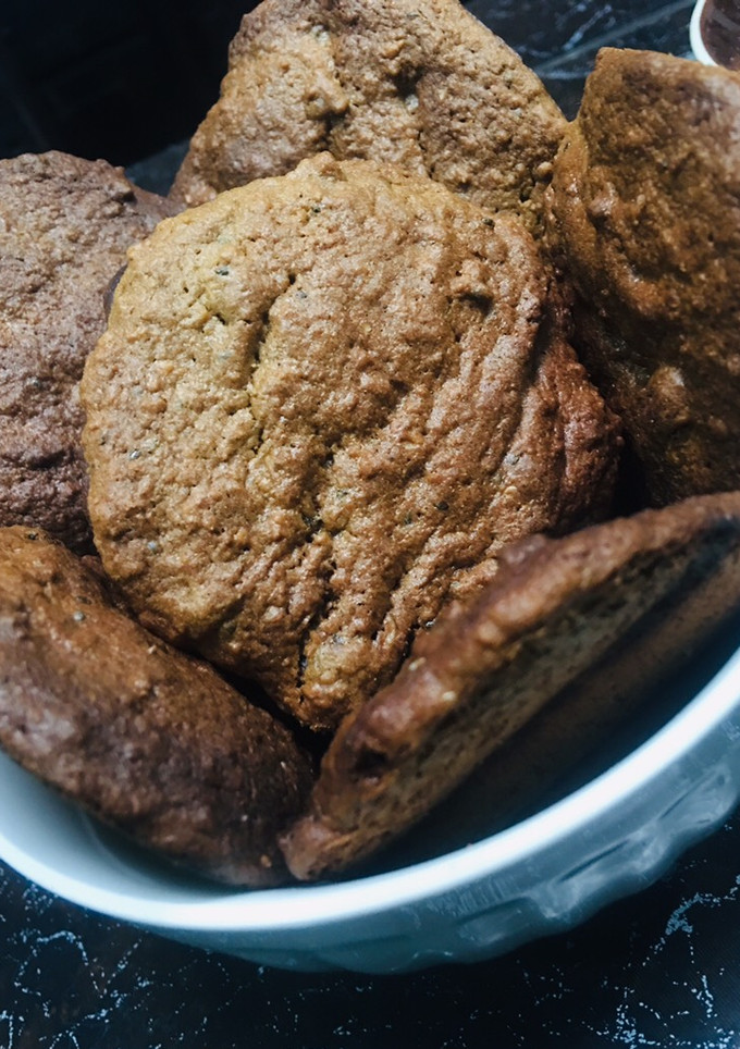 Una foto de Galletas de avena con mantequilla de maní y chía 🍪🥜