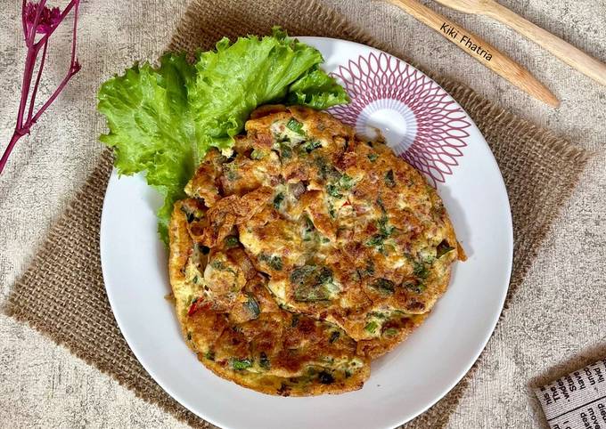 Ternyata begini lho! Resep memasak Telur Dadar Sawi Kornet dijamin nagih banget