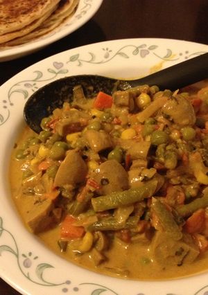 A picture of Mushroom & Mixed Vegetable Curry.