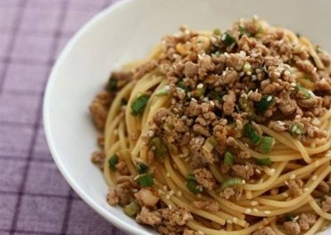 Quick and easy! Oriental style spaghetti with spicy pork mince
