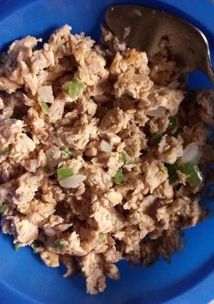 Una foto de Rico almuerzo: Huevo con atún