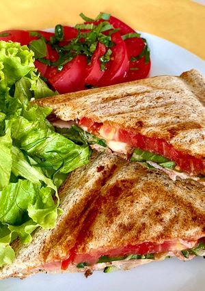Une photo de Croque Monsieur salade verte 🥗