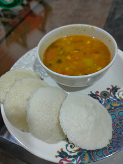 ઈડલી સાંભર (Idli Sambhar Recipe In Gujarati) રેસીપી મુખ્ય ફોટો