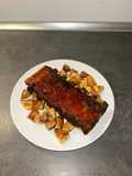 BBQ ribs con patate al forno