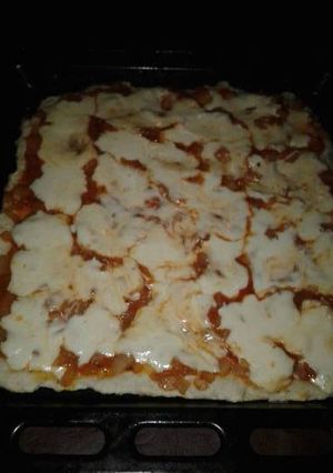 Una foto de Pizzas rápidas con harina leudante y común con masa saborizada