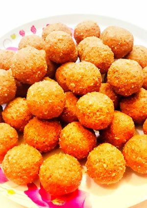 बेसन के लड्डू रेसिपी मुख्य फोटो