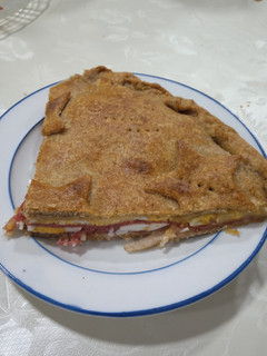 Una foto de Torta de fiambre semi integral!!