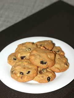 A picture of Fruit and Nut Cookies.
