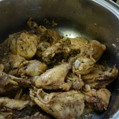 Umleqwa "indigenous chicken or runaway chicken" A picture of Umleqwa "indigenous chicken or runaway chicken".
