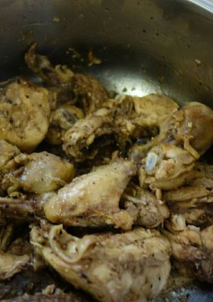 A picture of Umleqwa "indigenous chicken or runaway chicken".