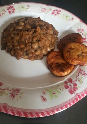 A picture of Faten wake da plantain.