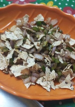 A picture of Chura mura papad.