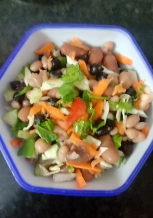 A picture of Yummy Salad Mix.