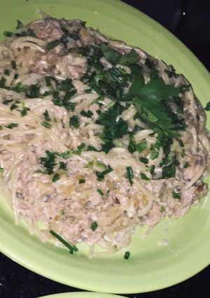 Una foto de Tallarines con salsa de ATÚN (FÁCIL) 🍝🐟