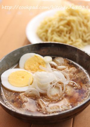 A picture of [Easy] Tsukemen with Instant Ramen.