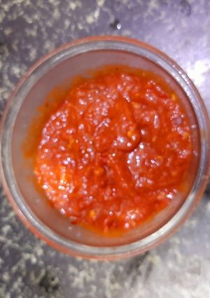 A picture of Spicy tomato sauce.