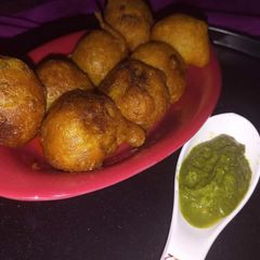 A picture of Batata vada.