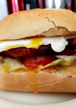 A picture of My BLT on a Crusty Roll 😘.