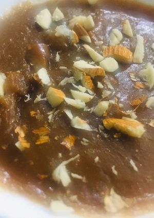 A picture of Besan ka halwa.