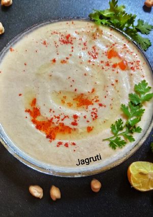 A picture of Classic Hummus !!.
