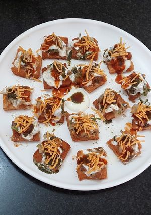 ब्रेड टोस्ट चाट (bread toast chaat recipe in Hindi) रेसिपी मुख्य फोटो