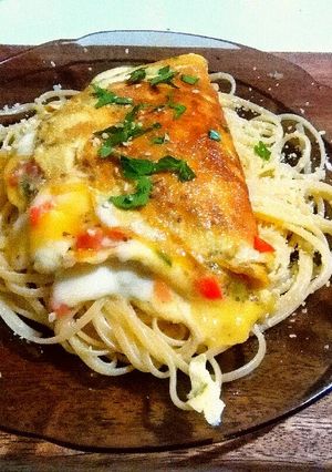 Una foto de Omelette de queso y tomate