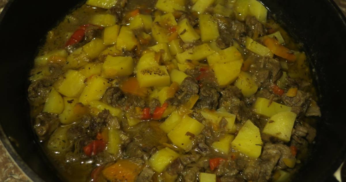 Гуляш с картошкой на сковороде. Гуляш с картошкой на сковороде