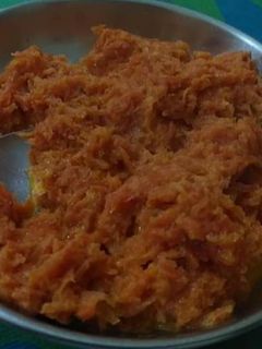 गाजर का हलवा (Gajar ka halwa recipe in Hindi) रेसिपी मुख्य फोटो