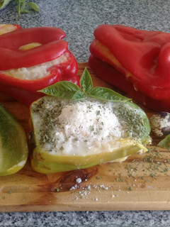 Una foto de Morrones rellenos premium