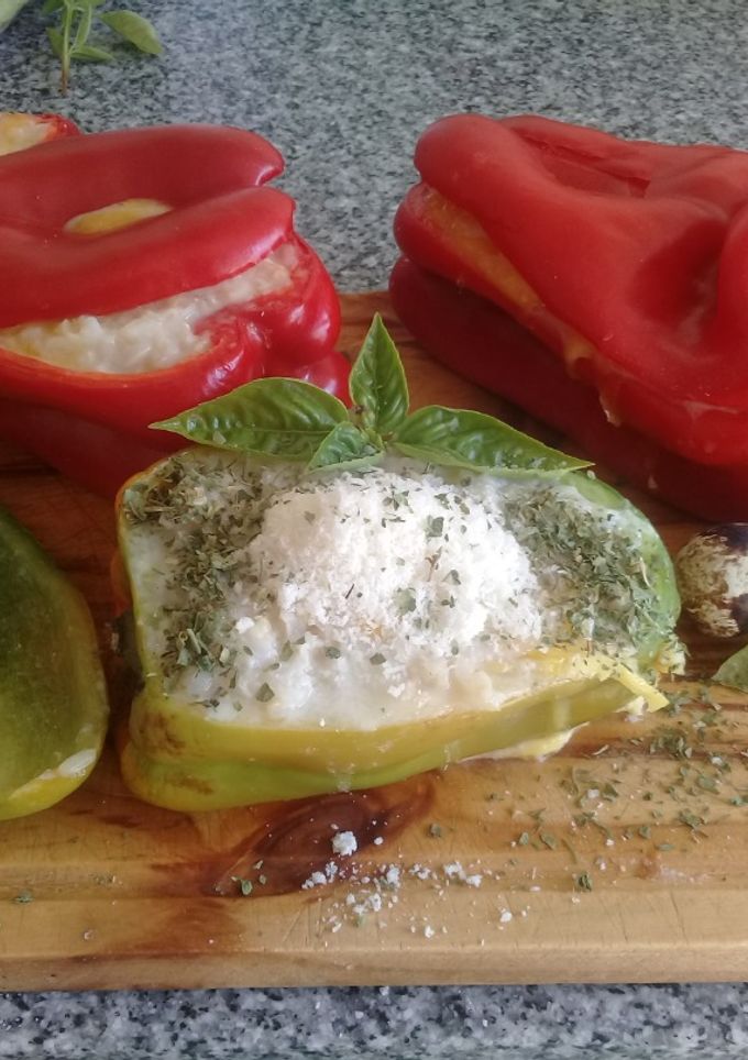 Una foto de Morrones rellenos premium