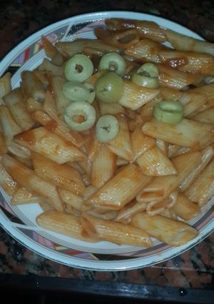 صورة لوصفة مكرونه بالصلصة والزيتون