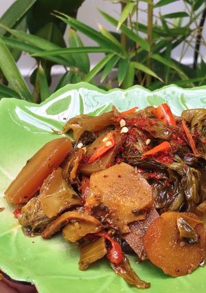 Hình của món Dưa chua kho riềng và rong biển.
