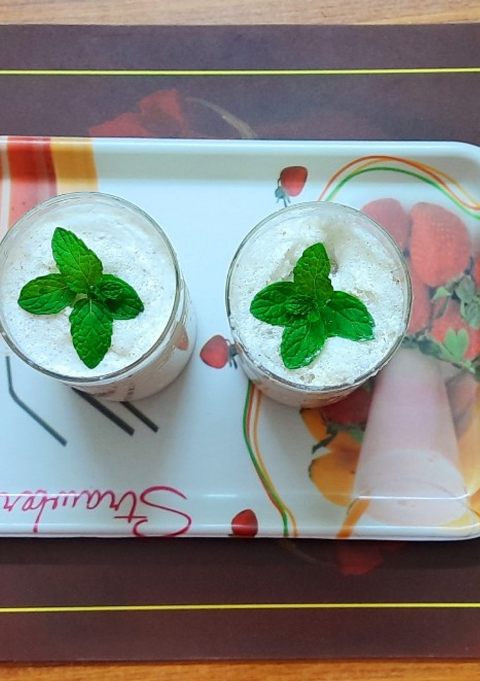 दही की नमकीन लस्सी (dahi ki namkeen lassi recipe in Hindi) रेसिपी मुख्य फोटो
