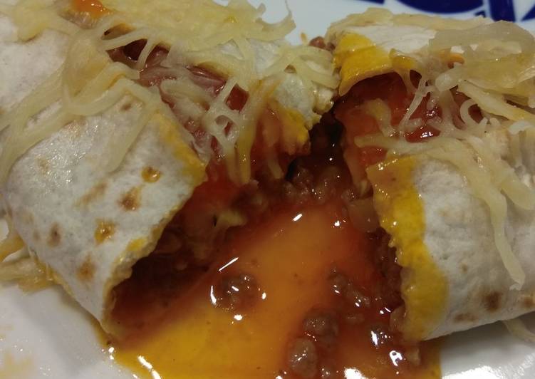 Burritos boloñesa con huevo