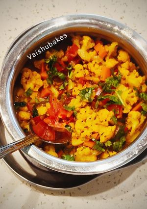 A picture of Fulkobichi Rassa Bhaji (cauliflower curry).