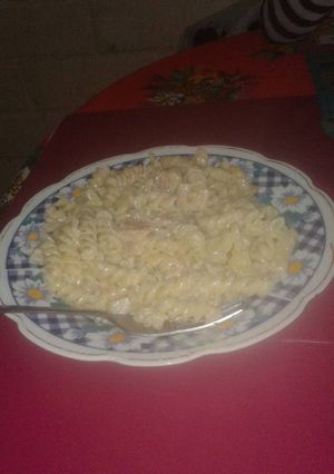 Una foto de Fideos con atún a la crema