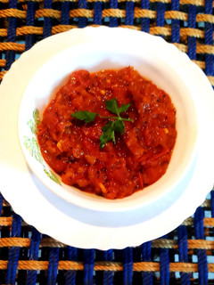 टमाटर प्याज़ की चटनी(Pyaz ki chutney recipe in Hindi) रेसिपी मुख्य फोटो