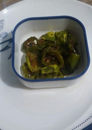 A picture of Fried green chilies.