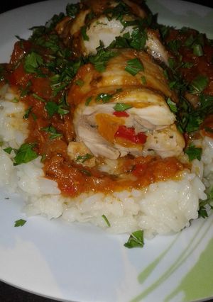 Una foto de Pata muslo deshuesada rellena con salsa y arroz