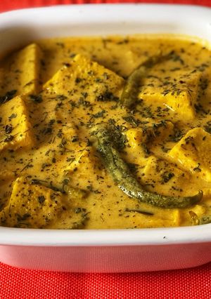 A picture of Dhokla kadhi.